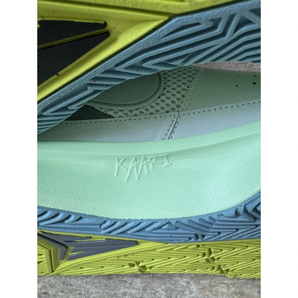 Nike Men's Light Gray and Lime Green Athletic Shoes